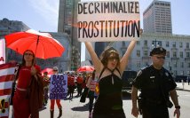 Per i diritti di sex workers e clienti: verso la decriminalizzazione giuridica e sociale del lavoro sessuale