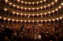 Teatro Valle occupato - La rivolta della cultura: dalla messa in crisi del sistema a nuove forme di autogoverno.